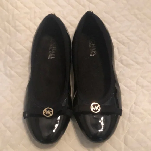 Michael Kors Rover Lux Black patent girls flats, size 2 - Picture 1 of 6